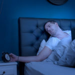 Personas que duermen menos de 6 horas, son 4.5 veces más propensos a contraer COVID:19